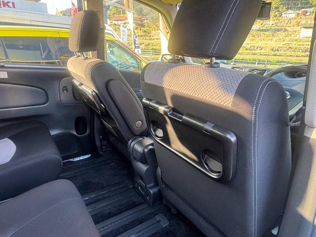 セレナ ライダー　ブラックライン　Ｓ－ハイブリッド　８人乗り　衝突被害軽減システム　レーンアシスト　両側電動スライドドア　ＥＴＣ　ナビ　フルセグＴＶ　Ｂｌｕｅｔｏｏｔｈ　ＣＤ　ＤＶＤ　オートエアコン　スマートキー　ＬＥＤヘッドライト　クルコン　ＡＷ（22枚目）