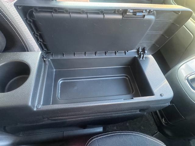 セレナ ライダー　ブラックライン　Ｓ－ハイブリッド　８人乗り　衝突被害軽減システム　レーンアシスト　両側電動スライドドア　ＥＴＣ　ナビ　フルセグＴＶ　Ｂｌｕｅｔｏｏｔｈ　ＣＤ　ＤＶＤ　オートエアコン　スマートキー　ＬＥＤヘッドライト　クルコン　ＡＷ（39枚目）