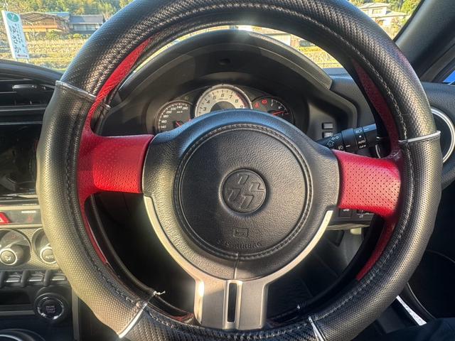 ８６ ＧＴ　６速ＭＴ　ＨＩＤヘッドライト　フォグライト　スマートキー　オートエアコン　電動格納ミラー　ＡＷ１８インチ　ＡＢＳ　横滑り防止装置　盗難防止システム　パワーウィンドウ　パワーステアリング（2枚目）