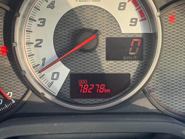 ８６ ＧＴ　６速ＭＴ　ＨＩＤヘッドライト　フォグライト　スマートキー　オートエアコン　電動格納ミラー　ＡＷ１８インチ　ＡＢＳ　横滑り防止装置　盗難防止システム　パワーウィンドウ　パワーステアリング（3枚目）
