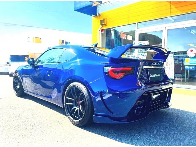 ８６ ＧＴ　６速ＭＴ　ＨＩＤヘッドライト　フォグライト　スマートキー　オートエアコン　電動格納ミラー　ＡＷ１８インチ　ＡＢＳ　横滑り防止装置　盗難防止システム　パワーウィンドウ　パワーステアリング（18枚目）