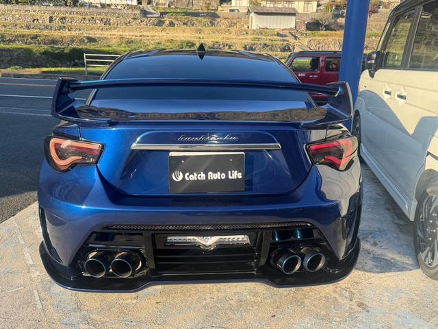 ８６ ＧＴ　６速ＭＴ　ＨＩＤヘッドライト　フォグライト　スマートキー　オートエアコン　電動格納ミラー　ＡＷ１８インチ　ＡＢＳ　横滑り防止装置　盗難防止システム　パワーウィンドウ　パワーステアリング（19枚目）