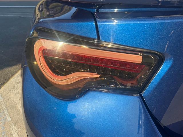 ８６ ＧＴ　６速ＭＴ　ＨＩＤヘッドライト　フォグライト　スマートキー　オートエアコン　電動格納ミラー　ＡＷ１８インチ　ＡＢＳ　横滑り防止装置　盗難防止システム　パワーウィンドウ　パワーステアリング（22枚目）