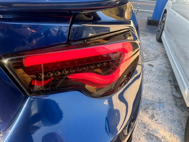 ８６ ＧＴ　６速ＭＴ　ＨＩＤヘッドライト　フォグライト　スマートキー　オートエアコン　電動格納ミラー　ＡＷ１８インチ　ＡＢＳ　横滑り防止装置　盗難防止システム　パワーウィンドウ　パワーステアリング（23枚目）