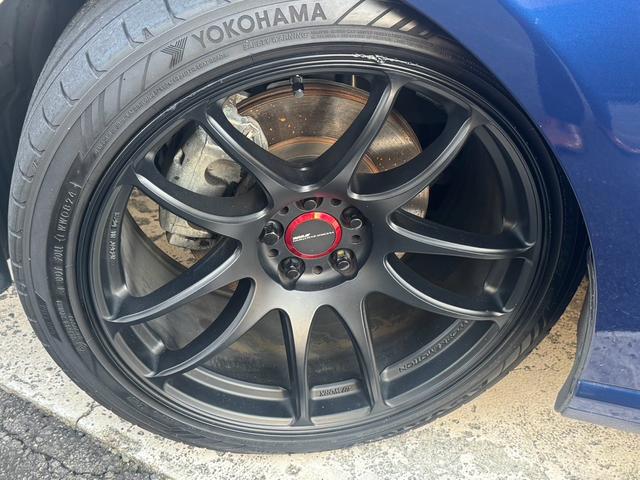 ８６ ＧＴ　６速ＭＴ　ＨＩＤヘッドライト　フォグライト　スマートキー　オートエアコン　電動格納ミラー　ＡＷ１８インチ　ＡＢＳ　横滑り防止装置　盗難防止システム　パワーウィンドウ　パワーステアリング（24枚目）