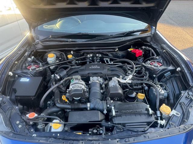 ８６ ＧＴ　６速ＭＴ　ＨＩＤヘッドライト　フォグライト　スマートキー　オートエアコン　電動格納ミラー　ＡＷ１８インチ　ＡＢＳ　横滑り防止装置　盗難防止システム　パワーウィンドウ　パワーステアリング（33枚目）