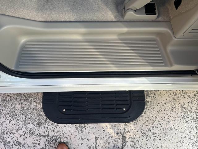 エブリイワゴン PZターボスペシャル ハイルーフ 届出済未使用車 禁煙車 衝突被害軽減システム レーンアシスト 両側パワスラ サイドステップ スマートキー 電動格納ミラー オートエアコン AW14インチ LEDヘッドライト バックソナー(15枚目)