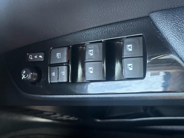 プリウス Sセーフティプラス フルエアロ 衝突被害軽減システム レーンアシスト ETC ナビ バックカメラ フルセグTV Bluetooth CD DVD LEDヘッドライト コーナーセンサー クルコン オートエアコン AW(15枚目)