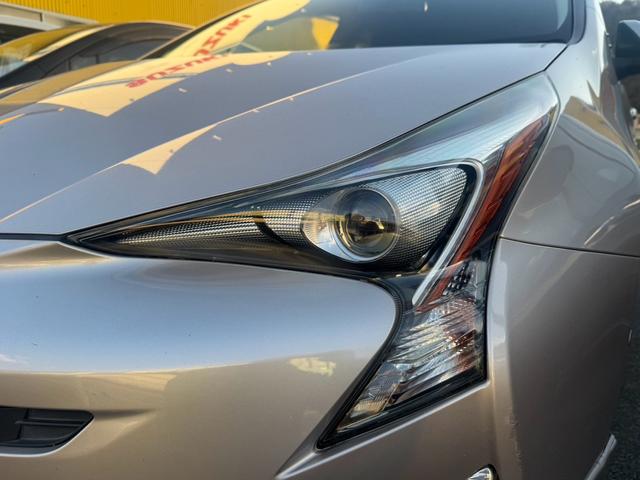 プリウス Sセーフティプラス フルエアロ 衝突被害軽減システム レーンアシスト ETC ナビ バックカメラ フルセグTV Bluetooth CD DVD LEDヘッドライト コーナーセンサー クルコン オートエアコン AW(24枚目)