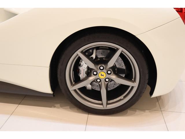 ４８８ＧＴＢ ベースグレード　Ｆ１　ＤＣＴ　並行車　カーボンレーシングシート　フロントリフティングシステム　フロントリアカメラ　カーボンインテリア　ＬＥＤヘッドライト　カーボンステアリング　禁煙車（9枚目）