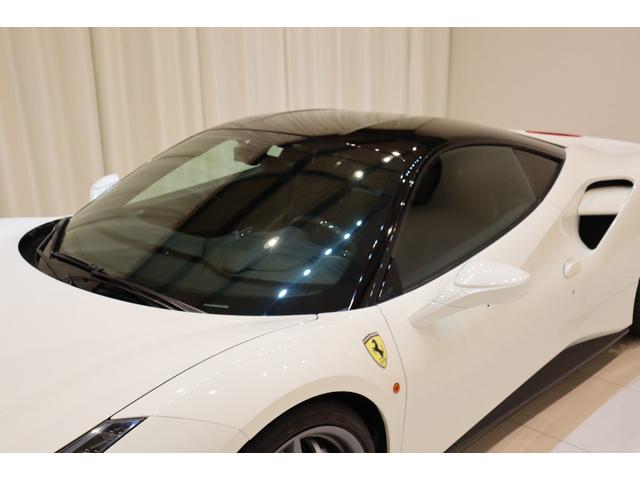 ４８８ＧＴＢ ベースグレード　Ｆ１　ＤＣＴ　並行車　カーボンレーシングシート　フロントリフティングシステム　フロントリアカメラ　カーボンインテリア　ＬＥＤヘッドライト　カーボンステアリング　禁煙車（10枚目）