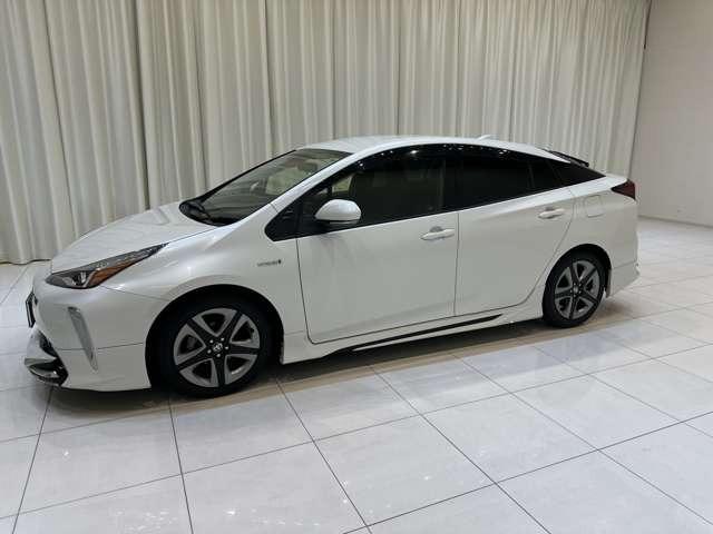 プリウス Sツーリングセレクション モデリスタエアロ 8インチナビ フルセグTV ブラックレザーインテリア シートヒーター バックカメラ ドライブレコーダー タイヤ新品装着 LEDヘッドライト 車線キープアシスト 禁煙車(5枚目)