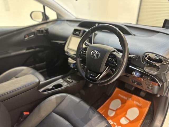 プリウス Sツーリングセレクション モデリスタエアロ 8インチナビ フルセグTV ブラックレザーインテリア シートヒーター バックカメラ ドライブレコーダー タイヤ新品装着 LEDヘッドライト 車線キープアシスト 禁煙車(10枚目)