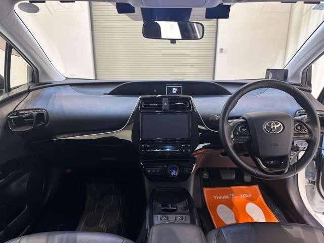 プリウス Sツーリングセレクション モデリスタエアロ 8インチナビ フルセグTV ブラックレザーインテリア シートヒーター バックカメラ ドライブレコーダー タイヤ新品装着 LEDヘッドライト 車線キープアシスト 禁煙車(11枚目)