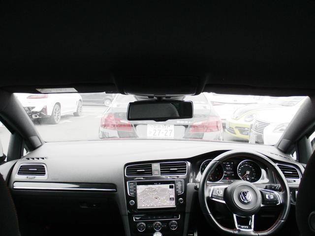 ゴルフＧＴＩ ベースグレード　プリクラッシュブレーキシステム　レーンアシスト　純正ＳＤナビ　バックガイドモニター　革巻きステア＆パドルシフト　純正１８ＡＷ　アダプティブクルーズコントロール　ビルトインＥＴＣ　ワンオーナー車（18枚目）