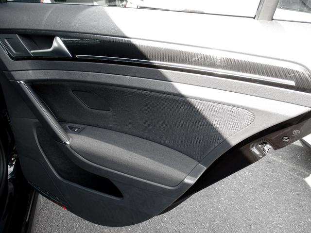 ゴルフＧＴＩ ベースグレード　プリクラッシュブレーキシステム　レーンアシスト　純正ＳＤナビ　バックガイドモニター　革巻きステア＆パドルシフト　純正１８ＡＷ　アダプティブクルーズコントロール　ビルトインＥＴＣ　ワンオーナー車（26枚目）