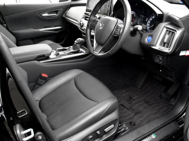 クラウンハイブリッド ＲＳ　トヨタセーフティセンス　ブラインドスポットモニター　１２．３型フルセグメモリーナビ＆クラウンスーパーライブサウンドシステム　バックガイドモニター　３眼ＬＥＤオートライト　ハーフソフトレザーシート（3枚目）