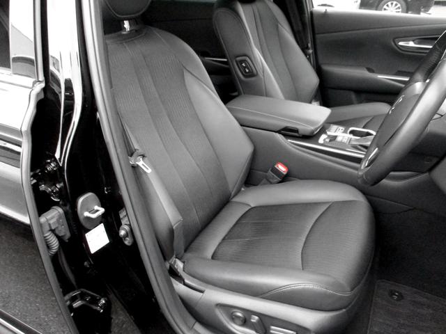 クラウンハイブリッド ＲＳ　トヨタセーフティセンス　ブラインドスポットモニター　１２．３型フルセグメモリーナビ＆クラウンスーパーライブサウンドシステム　バックガイドモニター　３眼ＬＥＤオートライト　ハーフソフトレザーシート（4枚目）