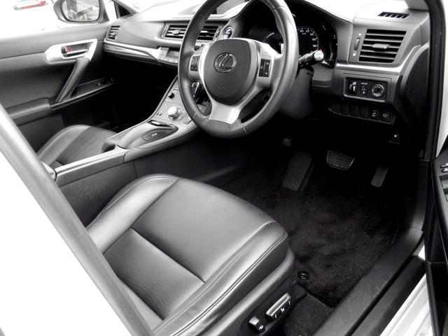 ＣＴ ＣＴ２００ｈ　クリエイティブ　テキスタイルインテリア　ソフトレザーシート　純正フルセグＨＤＤナビ　バックガイドモニター　ＬＥＤオートライト　前席シートＨ付パワーシート　純正１７インチアルミ　スマートエントリー　ビルトインＥＴＣ　ワンオーナー車（3枚目）