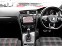 ゴルフＧＴＩ ベースグレード　プリクラッシュブレーキシステム　レーンアシスト　純正ＳＤナビ　バックガイドモニター　革巻きステア＆パドルシフト　純正１８ＡＷ　アダプティブクルーズコントロール　ビルトインＥＴＣ　ワンオーナー車（6枚目）