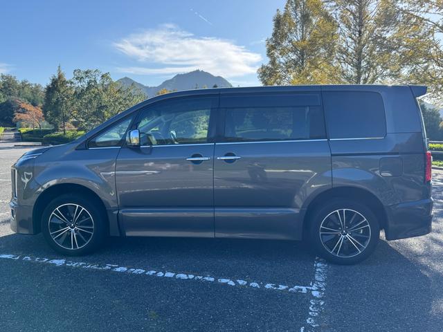 デリカＤ：５ アーバンギア　Ｇ　パワーパッケージ　純正１０インチナビ　全方位カメラ　両側パワースライド　４ＷＤ　衝突軽減ブレーキ　禁煙車　レーダークルーズコントロール　ＨＤＭＩ　Ｂｌｕｅｔｏｏｔｈ　フルセグ　ＥＴＣ　ＬＥＤヘッドライト　シートヒータ（15枚目）