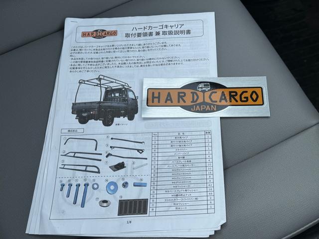 サンバートラック 4WD 全塗装 ハードカーゴ キャリア ホワイトレター 社外13インチアルミ シフトノブ グレー 荷台マッド塗装 スペアタイヤ タイヤサイズ 取扱説明書 キー二個 下回り塗装 ライトレベライザー MT(27枚目)