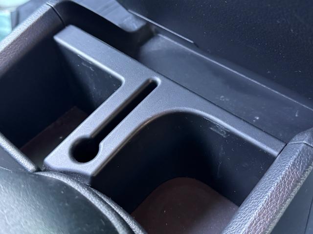 世の中は先の見えない不況が続いています。所得は下がり、クルマにかけられる金額も減っている状況であれば、本当はコスト面で魅力的な中古車を購入したいと考えるお客様も少なくはないはずです。