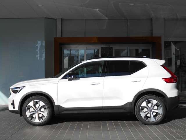XC40 ウルトラ B4 AWD ダーク エディション 4WD 2025M 登録済未使用車 パノラマルーフ GOOGLE 360度カメラ 専用特別シート パワーシート 前後席シートヒーター パワーリフトゲート ステアリングヒーター パイロットアシスト(2枚目)