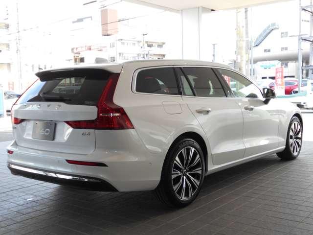 V60 ウルトラ B4 2025M 登録済未使用車 アンバーレザー(8枚目)