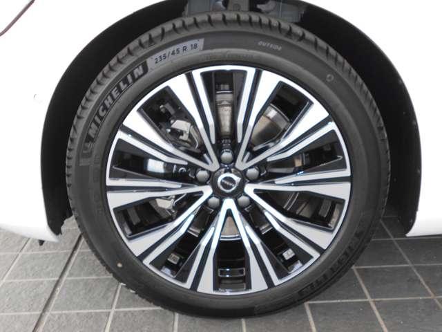 V60 ウルトラ B4 2025M 登録済未使用車 アンバーレザー(10枚目)