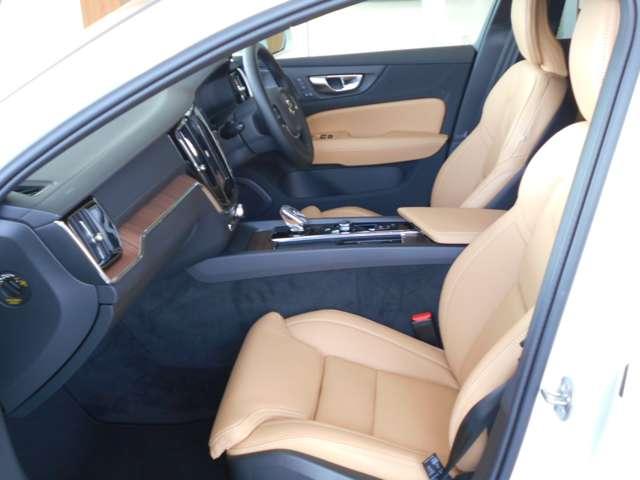 V60 ウルトラ B4 2025M 登録済未使用車 アンバーレザー(12枚目)