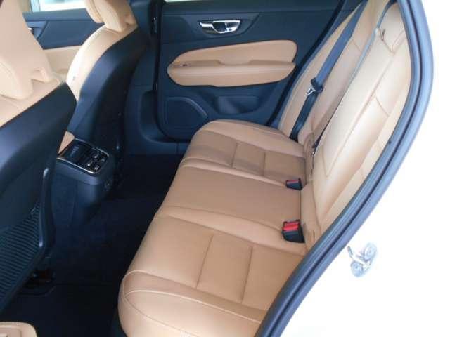 V60 ウルトラ B4 2025M 登録済未使用車 アンバーレザー(13枚目)