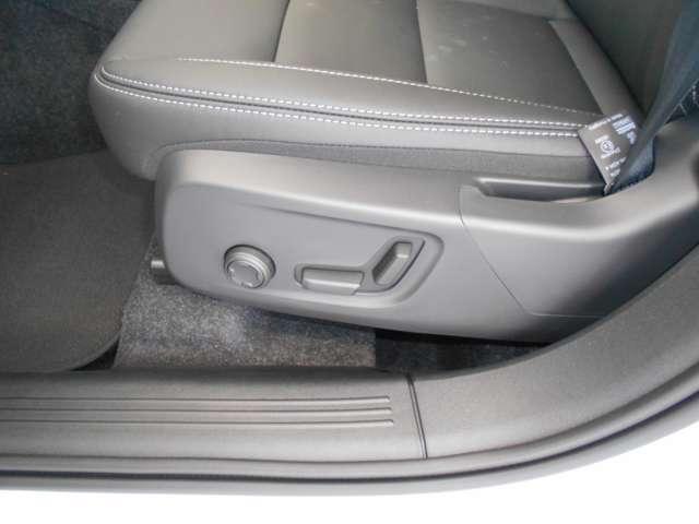 XC40 プラス B3 セレクション 登録済未使用車 新車保証継承 革シート(19枚目)