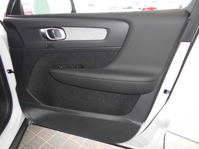 XC40 プラス B3 セレクション 登録済未使用車 新車保証継承 革シート(20枚目)