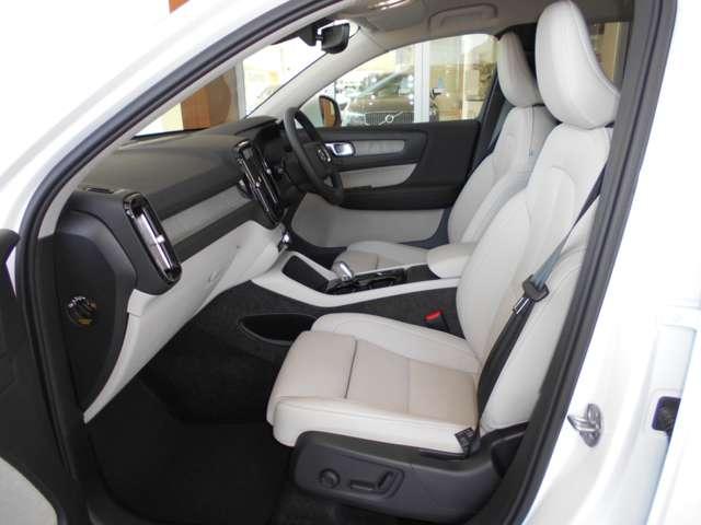 XC40 ウルトラ B4 AWD 4WD 登録済未使用車 2025年M GOOGLE 360°カ(10枚目)