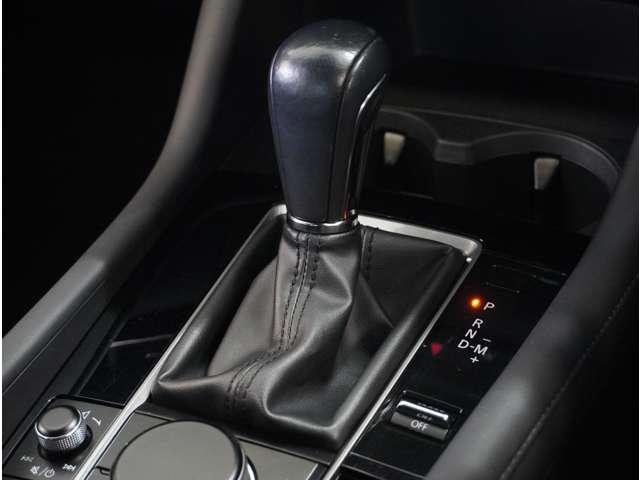 �y�V�t�g���o�[�z�V�t�g���ƂĂ����삵�₷���f�U�C���ɂȂ��Ă���܂��B�^�]����l�̎�����ɍl�������쐫�̍����d�l�ł��B