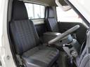 【清潔感のある運転席&助手席】隅々までクリーニングの行き届いた運転席&助手席。目立ったシミや汚れ等もございません。快適なドライブをどうぞ。