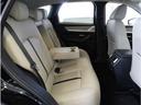 【後部座席】ドアの開閉角度も大きく乗り降りが楽にできて、リアシートも広く乗れます。足元も広いです。