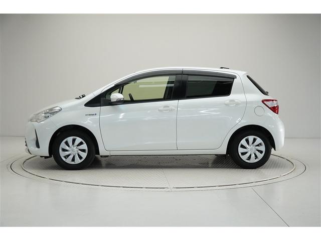 ヴィッツ ハイブリッドＦ　横滑り防止機能　ワンオ－ナ－　盗難防止装置　ＬＥＤヘッドランプ　フルセグＴＶ　バックモニター　ＥＴＣ車載器　ドライブレコーダー　スマートキー　キーレス　パワーステアリング　ミュージックプレイヤー接続可（2枚目）