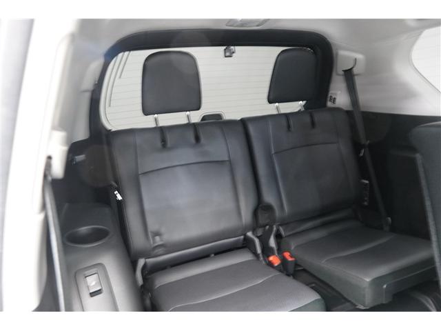 ３列目シートも状態良好です。大人でもゆったり座っていただけますので、大人数のお出かけも楽々です。