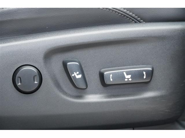 電動モーターで動くシートです。自分が調整したいと思う場所のスイッチを押している時間だけ動きます。