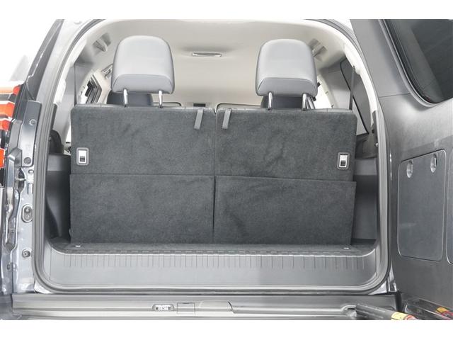 開口部も広く、普段の買い物などに十分なラゲージスペースを確保しています。