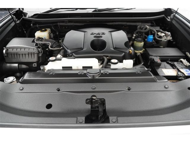 エンジンルームの樹脂部分は丁寧に磨いてツヤをだしています。当社の中古車のエンジンルームクリーニングはとても自信があります★