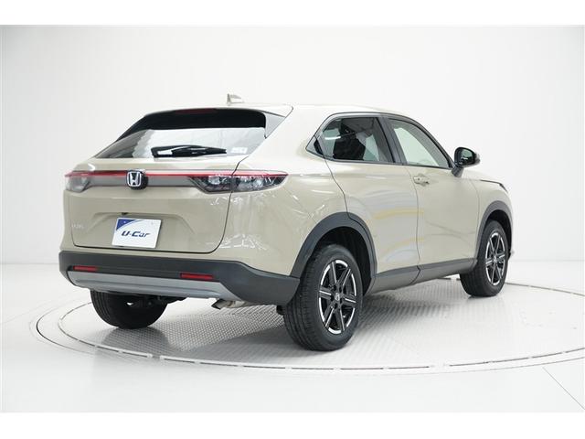 ヴェゼル Ｇ　メモリーナビ　リヤカメラ　アルミ　盗難防止装置　Ｄレコ　ＡＡＣ　オートクルーズコントロール　スマートキ－　キーフリー　ＬＥＤランプ　フルセグ　ＰＷ　ＶＳＡ　Ｗエアバッグ　ナビ＆ＴＶ　パワーステアリング（3枚目）