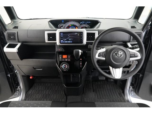 すっきりまとめられた視認性の良いインパネ周りです。操作スイッチも使用しやすい位置に配置されています。