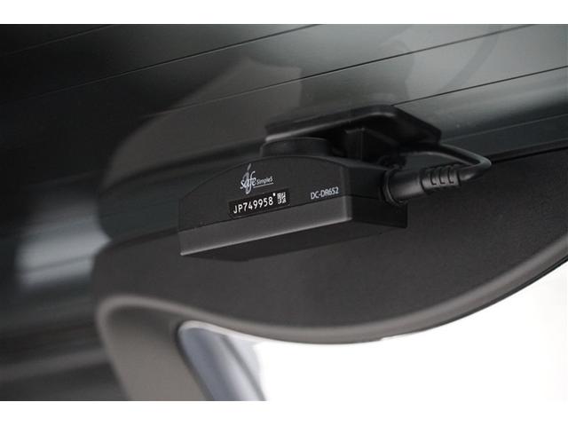 ドライブレコーダーは前後に装着しています。