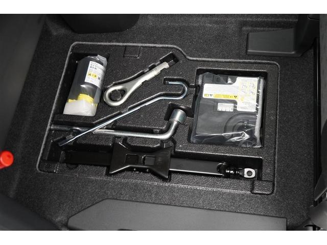 もしもの時のパンク修理キット。空気バルブに薬剤を入れて電動コンプレッサで空気を送り込むだけなので危険な作業や体力が少なくてすみます。ですがあくまで応急処置の為本修理が必要です。