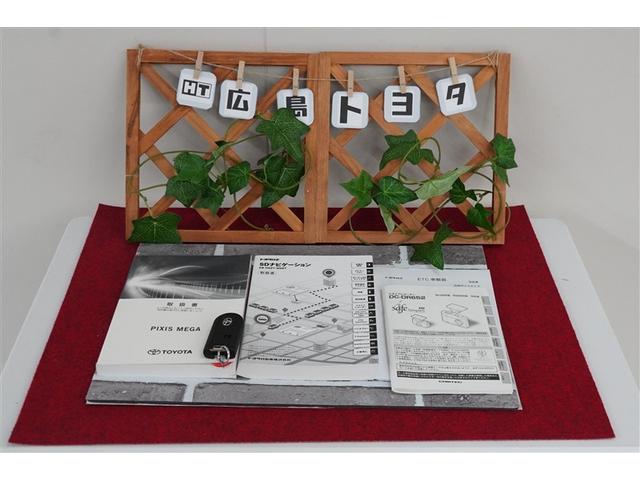 両手にたくさんの荷物を持っていても鍵を取り出す必要なく、ドアハンドルに触れるだけでロック解除します。