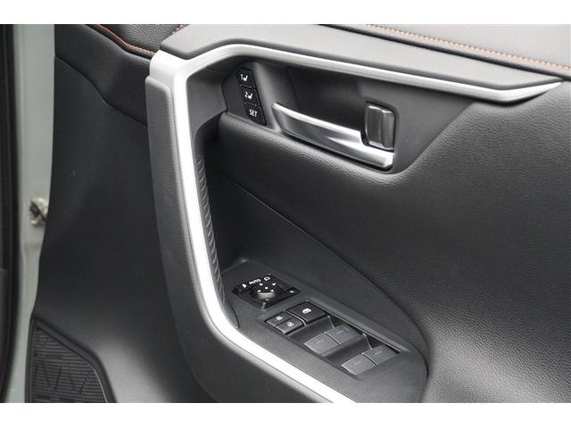 RAV4 ハイブリッドアドベンチャー LEDヘッドライト TV エアバッグ ABS 衝突軽減システム クルーズコントロール アルミホイール 横滑り防止 ワンオ-ナ- キーレス 盗難防止装置 ミュージックプレイヤー接続可 ドライブレコーダー(24枚目)