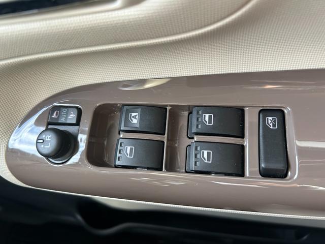 ムーヴキャンバス Ｇメイクアップリミテッド　ＳＡＩＩＩ　禁煙車　スマアシ　純正フルセグＤＶＤ＆Ｂｌｕｅｔｏｏｔｈナビ　全方位カメラ　ドラレコ　ＬＥＤオートライト＆フォグ　プッシュスタート＆スマートキー　両側パワスラ　ＵＳｂソケット２口（17枚目）